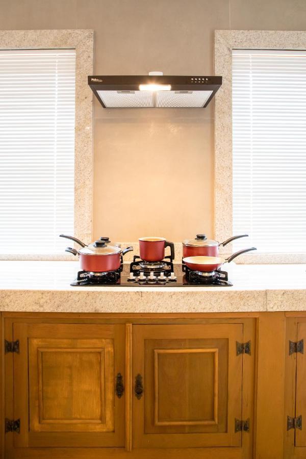 Espaco 250 - Apto Mobiliado, 3 Quartos, Sendo Uma Suite, Banheiro Social, Cozinha Completa, Sala De Estar, Ar Condicionado, Tv E Internet Tiradentes Luaran gambar